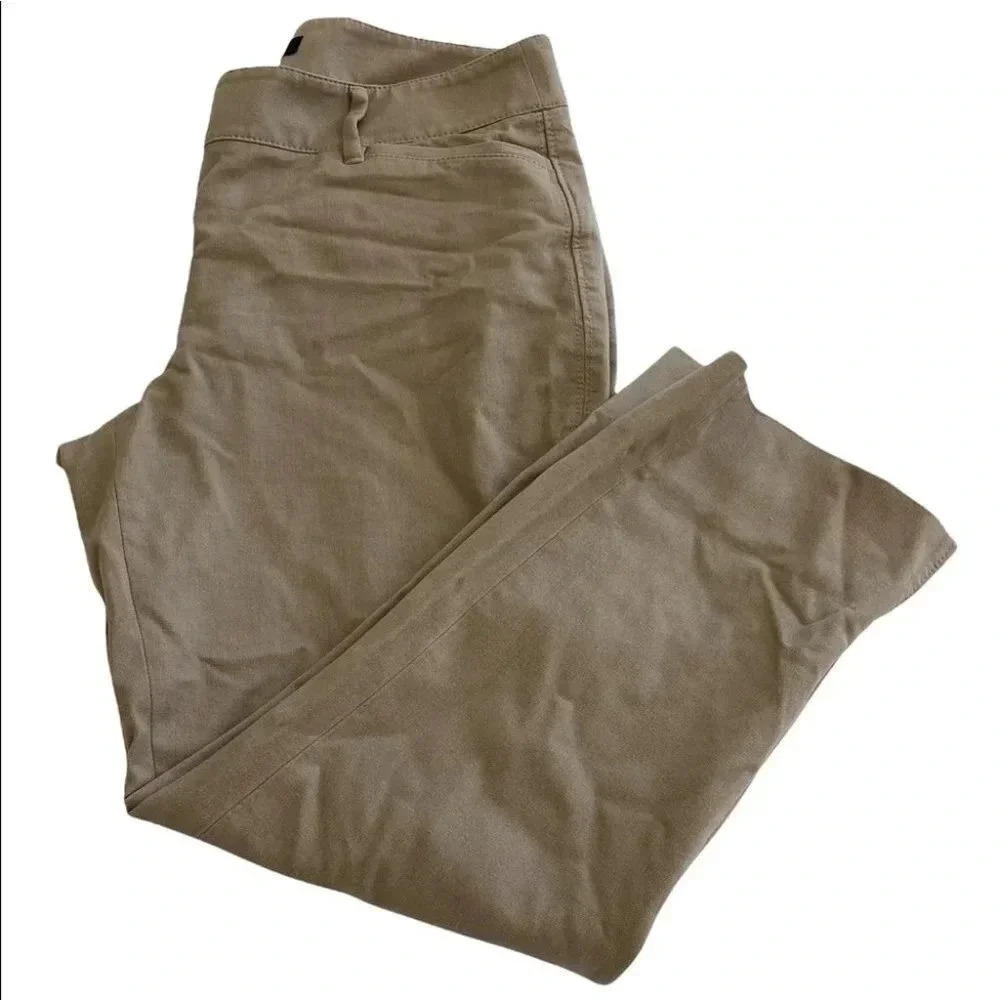 White House Black Market capris